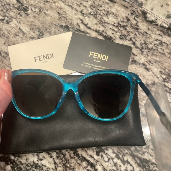 Fendi Roma Designer Sunglasses – New with Case & Authenticity Card - Picture 4 of 4
